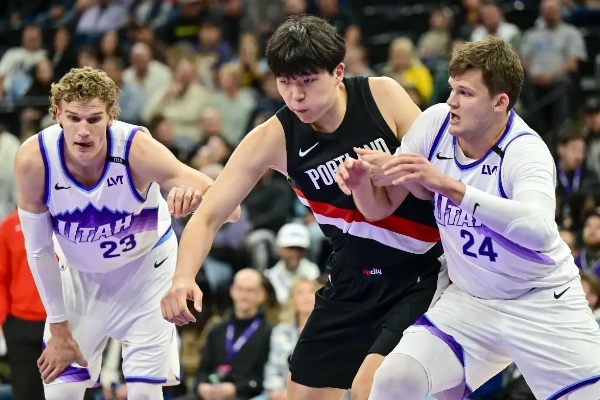 首秀即封神！9 投揽 14+10+8 准三双，他正是湖人苦寻的完美中锋