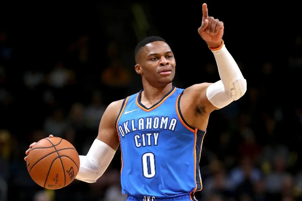 连败阴霾下的利物浦：结构性漏洞暴露无遗，锋线潜力能否成破局关键？