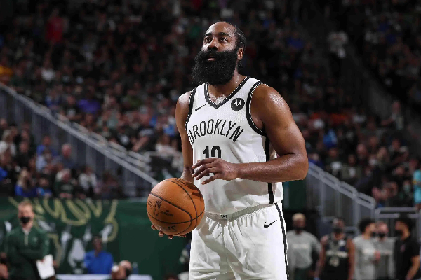 末节 19 分 + 三分三连击！哈登 39 分钟拼至力竭 35+10+11 孤胆三双难挽败局