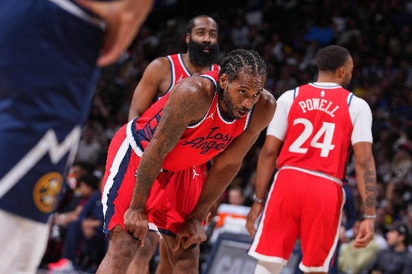  伦纳德21分稳掌节奏 快船115-103力克爵士豪取3连胜 马尔卡宁19分难救主